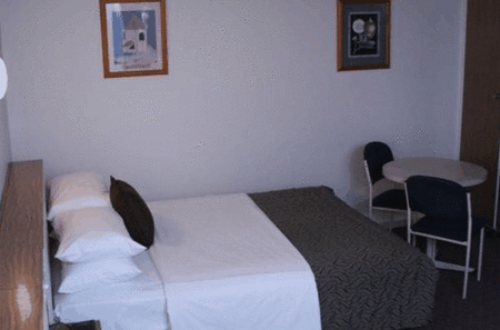Burkes Hotel Motel - Accommodation Sunshine Coast 1