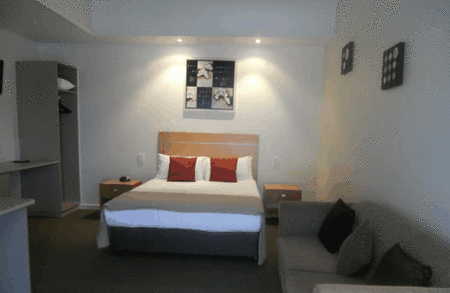 Burkes Hotel Motel - Accommodation Sunshine Coast 4