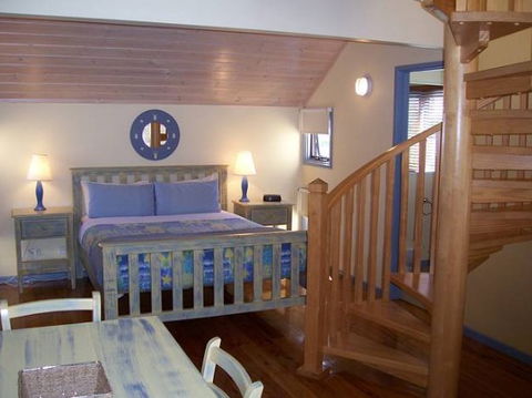 Rayville Boat Houses - Accommodation Sunshine Coast 2