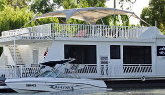 Moving Waters Self Contained Moored Houseboat - Accommodation Sunshine Coast 1