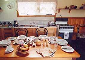 Touchwood Cottages - Accommodation Sunshine Coast 4