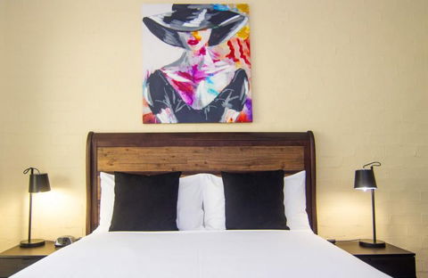Crescent Motel - Accommodation Sunshine Coast 1