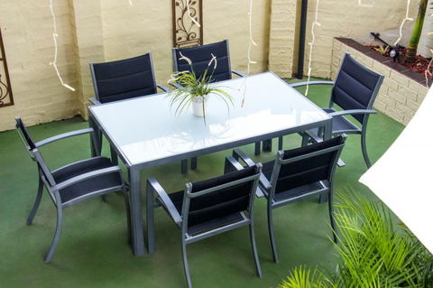 Crescent Motel - Accommodation Sunshine Coast 2