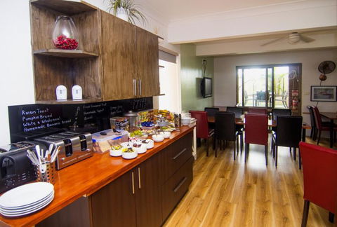 Crescent Motel - Accommodation Sunshine Coast 5