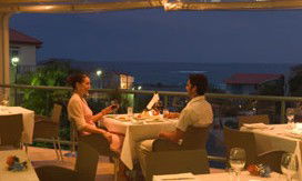 Aqualuna Beach Resort - Accommodation Sunshine Coast 1