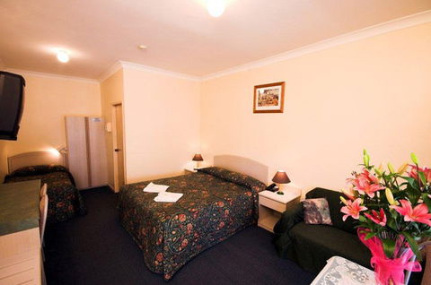 Midlands Motel - Accommodation Sunshine Coast 0