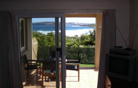 A Beach House Near Manly - Accommodation Sunshine Coast 2