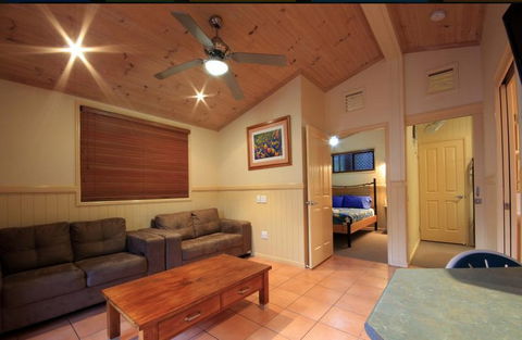 Ashmore Palms Holiday Village - Accommodation Sunshine Coast 5