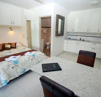 Coral Point Lodge - Accommodation Sunshine Coast