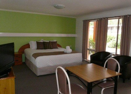 Riviera Motel - Accommodation Sunshine Coast 2
