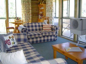 Myrtle Creek Cottages - Accommodation Sunshine Coast 0