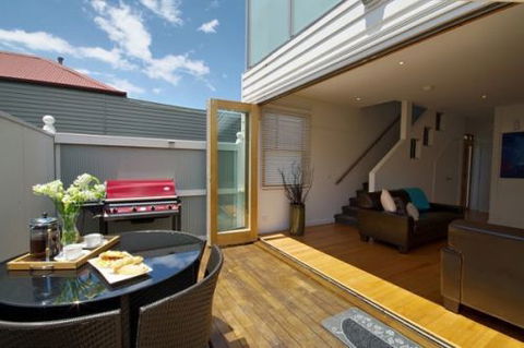 City Breeze - Stay Innercity - Accommodation Sunshine Coast 0