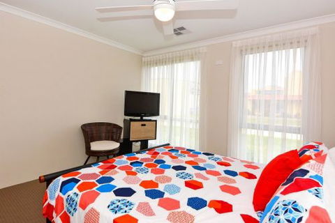 Chesapeake Retreat - Accommodation Sunshine Coast 2
