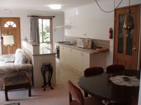 Adrienne's Place On Hill - Accommodation Sunshine Coast 0