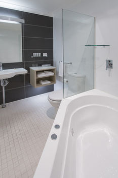 Best Western Plus Apollo International Hotel - Accommodation Sunshine Coast 1