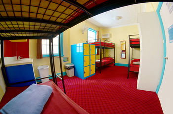 Jolly Swagman Backpackers - Accommodation Sunshine Coast 1