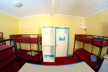 Jolly Swagman Backpackers - Accommodation Sunshine Coast 4