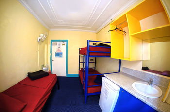 Jolly Swagman Backpackers - Accommodation Sunshine Coast 7