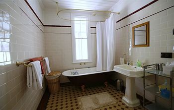 Singletons Retreat - Accommodation Sunshine Coast 3