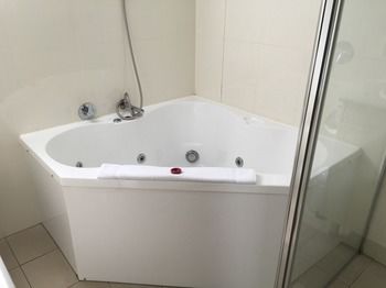 Copacabana Shores - Accommodation Sunshine Coast 18