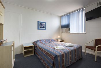 Brown Jug Inn Hotel - Accommodation Sunshine Coast 3