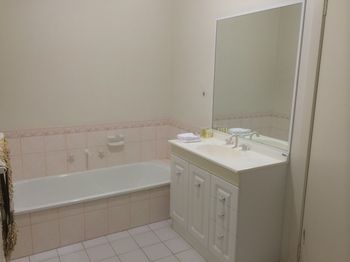 Australian Home Away Ringwood @ Bardia - Accommodation Sunshine Coast 1