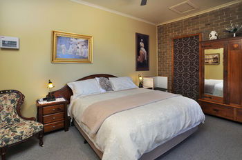 Langbrook Estate Cottages - Accommodation Sunshine Coast 4