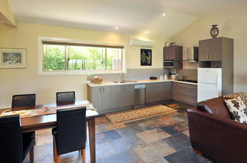 Langbrook Estate Cottages - Accommodation Sunshine Coast 10
