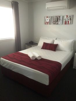 Alex Beach Cabins - Accommodation Sunshine Coast 4