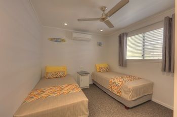 Alex Beach Cabins - Accommodation Sunshine Coast 9
