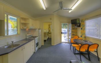 Alex Beach Cabins - Accommodation Sunshine Coast 13