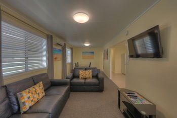 Alex Beach Cabins - Accommodation Sunshine Coast 14
