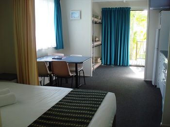 Alex Beach Cabins - Accommodation Sunshine Coast 33