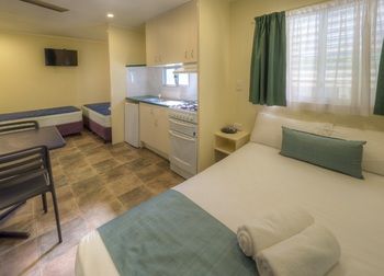 Alex Beach Cabins - Accommodation Sunshine Coast 35