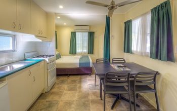 Alex Beach Cabins - Accommodation Sunshine Coast 36