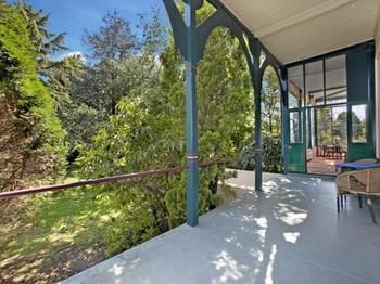 The Victoria & Albert Guesthouse - Accommodation Sunshine Coast 1