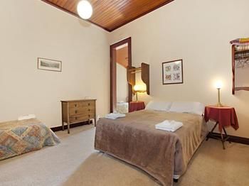 The Victoria & Albert Guesthouse - Accommodation Sunshine Coast 3