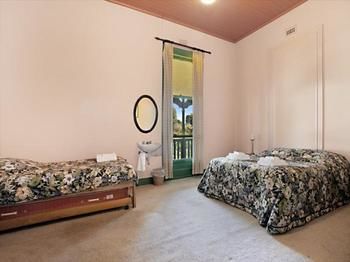 The Victoria & Albert Guesthouse - Accommodation Sunshine Coast 6