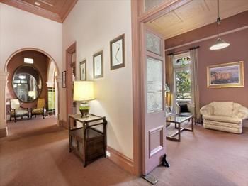 The Victoria & Albert Guesthouse - Accommodation Sunshine Coast 11