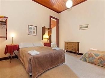 The Victoria & Albert Guesthouse - Accommodation Sunshine Coast 13
