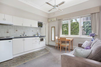 Boronia Lodge Burwood - Accommodation Sunshine Coast 0