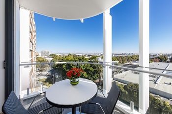 Meriton Serviced Apartments Sydney Airport - Accommodation Sunshine Coast 4