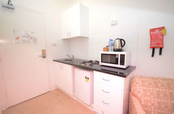 The Hallows Accommodation - Accommodation Sunshine Coast 3