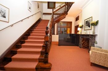 The Hallows Accommodation - Accommodation Sunshine Coast 5