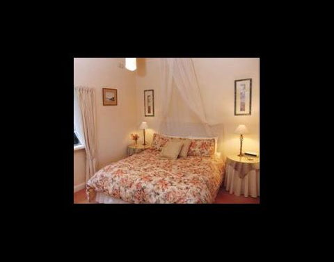 A Country House At Winstanley - Accommodation Sunshine Coast 0