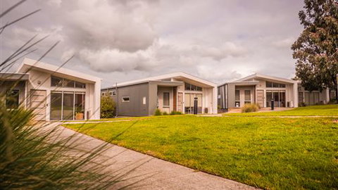 Deakin Waurn Ponds Units - Accommodation Sunshine Coast 3