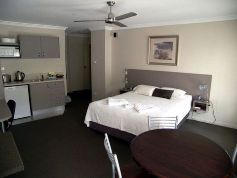 Aston Hill Motor Lodge - Accommodation Sunshine Coast 0