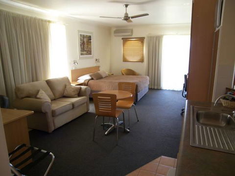Aston Hill Motor Lodge - Accommodation Sunshine Coast 3