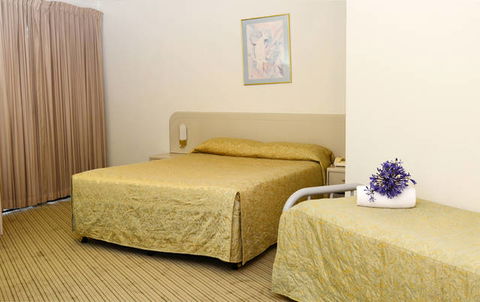 Motel 10 - Accommodation Sunshine Coast 2