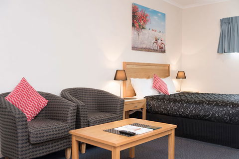 Motel On A Beckett - Accommodation Sunshine Coast 2